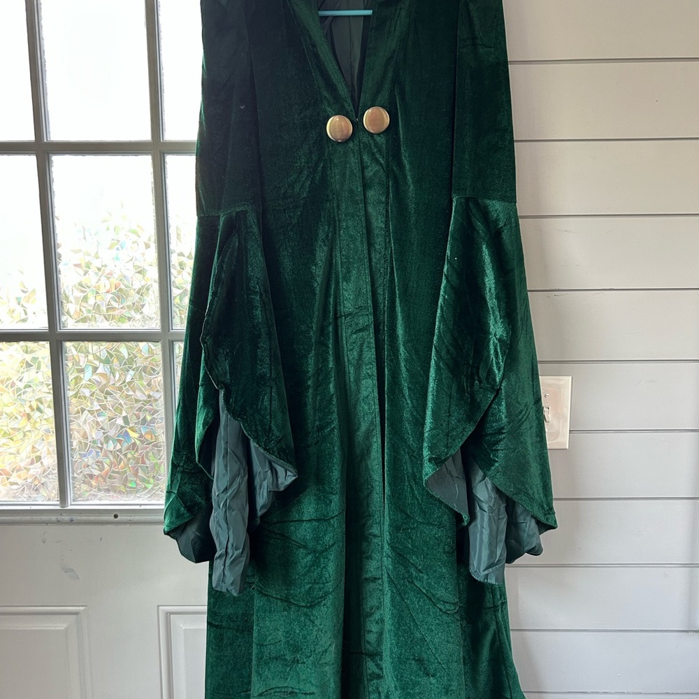 Elegant Green Velvet Cloak